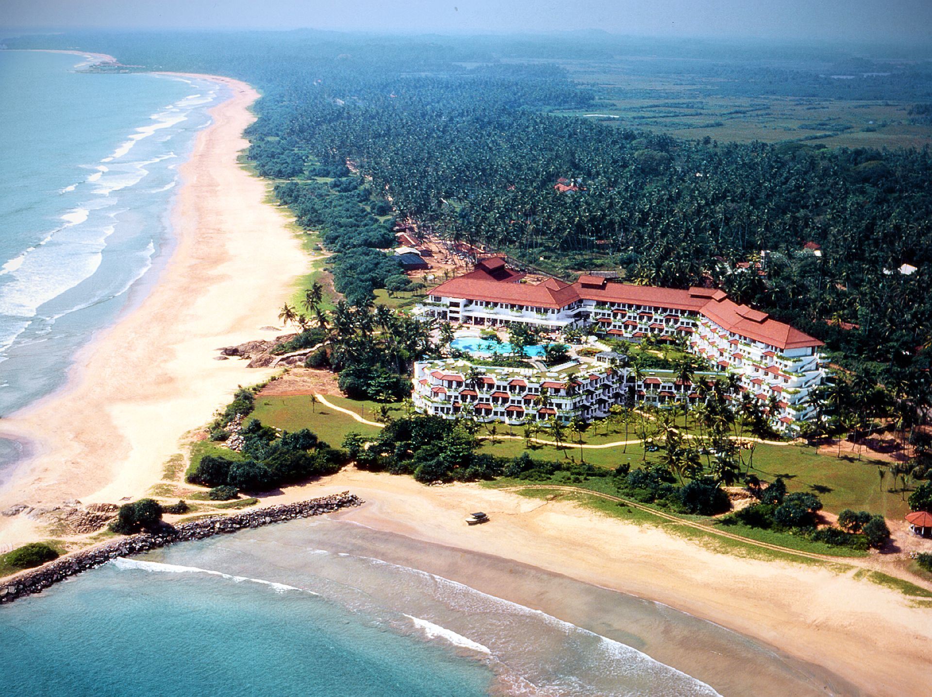 Шри ланка туристическая. Бентота Шри Ланка. Тадж экзотика Шри Ланка. Тадж Бентота Шри Ланка. Пляж Бентота Шри Ланка.